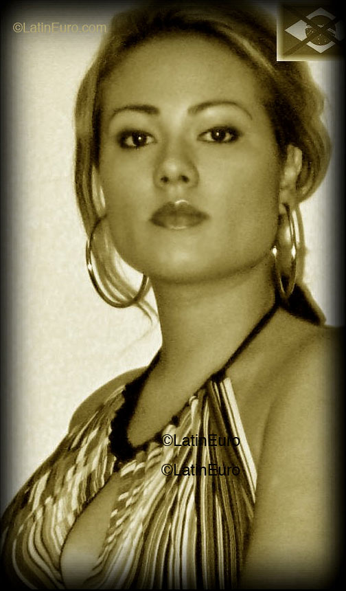 Date this hot Brazil girl Carolina from Santos B1596