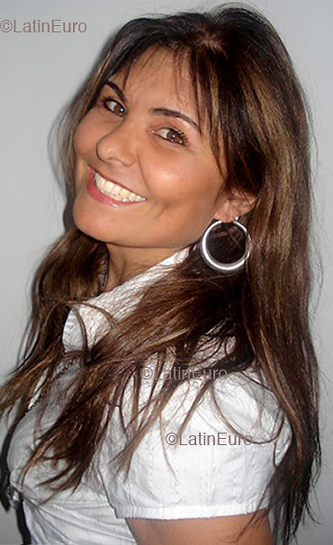 Date this sensual Brazil girl Maria from Curitiba B2496