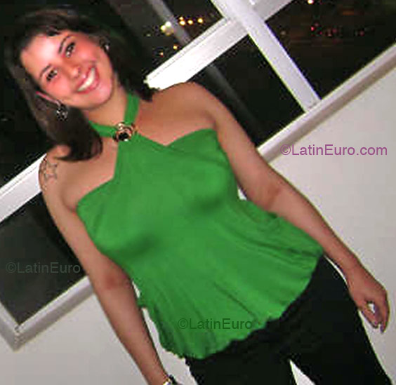 Date this fun Brazil girl Thais from Curitiba  B2513