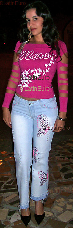 Date this nice looking Brazil girl Rafaella from GOIANIA B2531