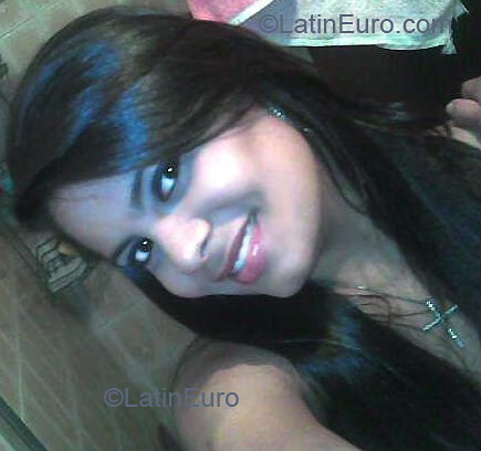 Date this georgeous Brazil girl Thaise from BARREIRAS B2556