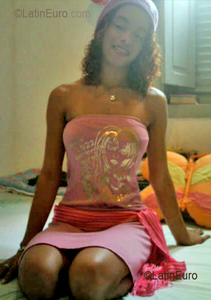 Date this fun Brazil girl Susy from RIO DE JANEIRO B2723
