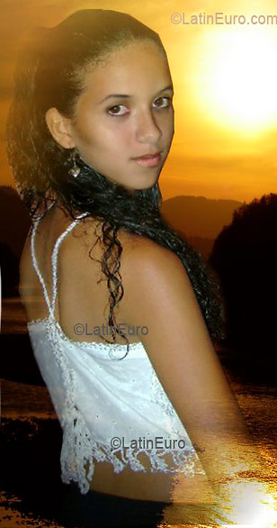 Date this hard body Brazil girl Eliane from CARATINGA B2806