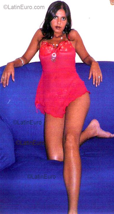 Date this gorgeous Brazil girl Valeska from CARATINGA B2813