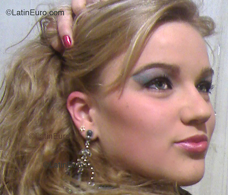 Date this passionate Brazil girl Priscila from SANTA CRUZ DO SUL B2889