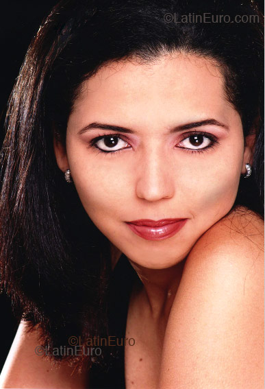 Date this nice looking Brazil girl Luciane from SAO PAULO B3029