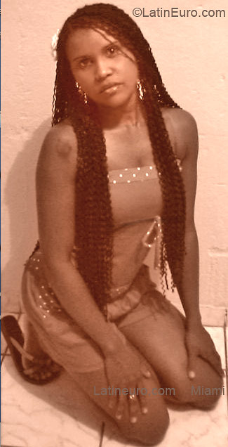 Date this gorgeous Brazil girl Roselea from VILA VELHA B3067