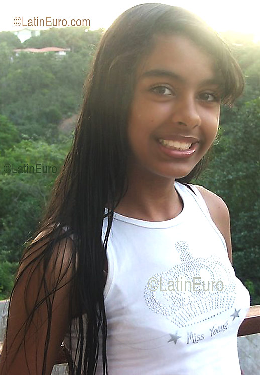 Date this attractive Brazil girl Jessiane from  B3100