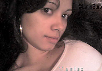 Date this nice looking Brazil girl Valeria from SERRANA B3148