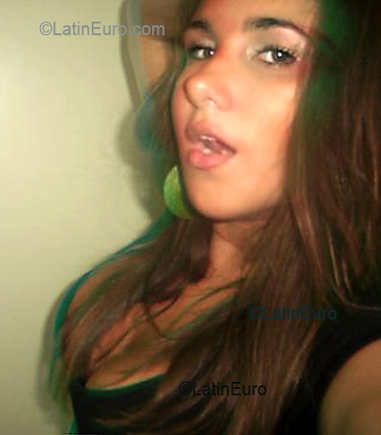 Date this happy Brazil girl Rafaella from RIO DE JANEIRO B3198