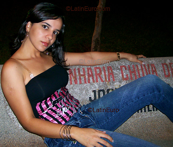 Date this good-looking Brazil girl Rafaella from GOIANIA B3235