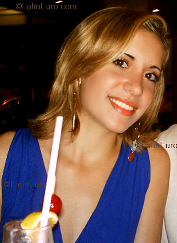 Date this beautiful Brazil girl Giovanna from CARIACICA B3321