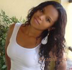 Date this fun Brazil girl Giovana from UBERABA B3489