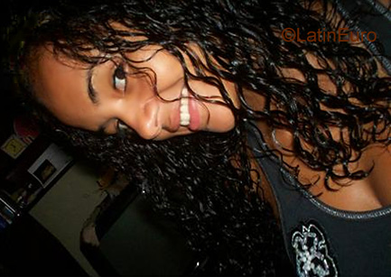 Date this young Brazil girl Laura from PORTO ALEGRE B3670