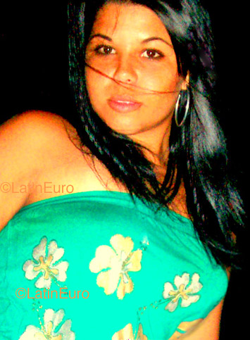 Date this attractive Brazil girl Raquel from IPATINGA B3723