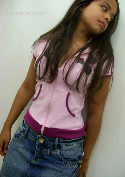 Date this sensual Brazil girl Priscila from  B3727