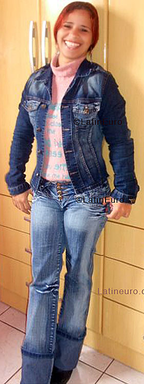 Date this hard body Brazil girl Evelin from SAO PAULO B3932
