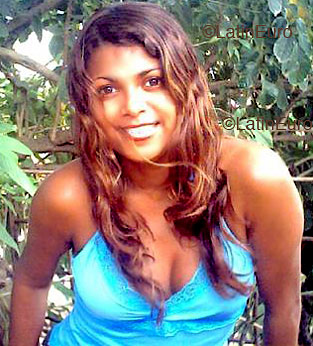 Date this athletic Brazil girl Emanuelle from  B4024