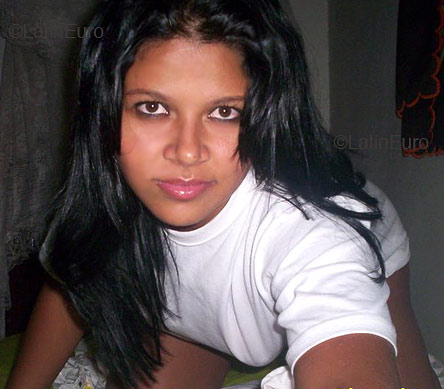 Date this stunning Brazil girl Ana from GOIANIA B4039