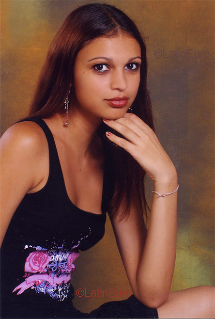 Date this hard body Brazil girl Ana from UBERLANDIA B4218