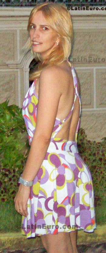 Date this sensual Brazil girl Ana from Tres Rios B430