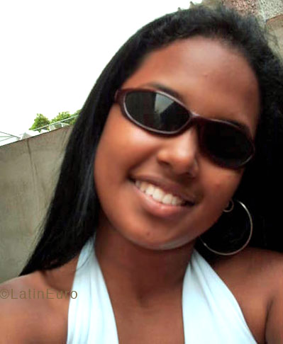 Date this lovely Brazil girl Wania from RIO DE JANEIRO B4309