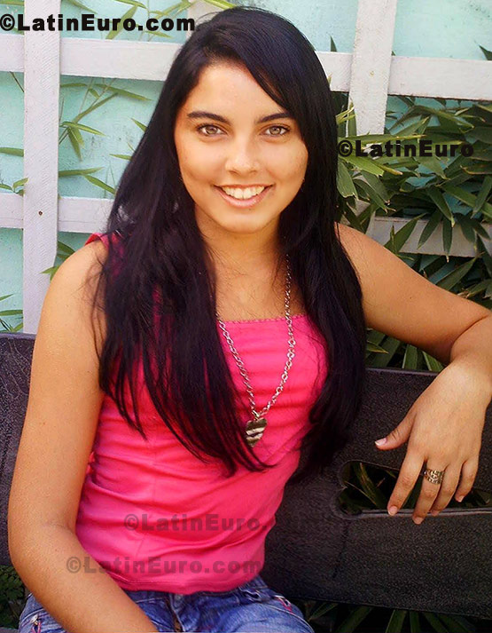 Date this athletic Brazil girl Ariane from Natal B439
