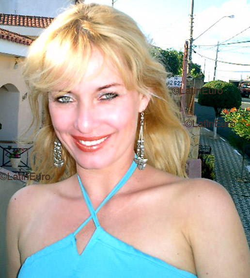 Date this hard body Brazil girl Ana from VOTORANTIM B4482