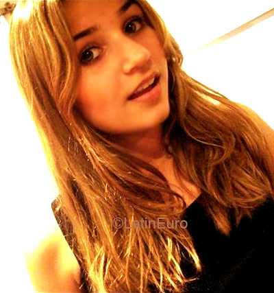 Date this voluptuous Brazil girl Ellhem from  B4487