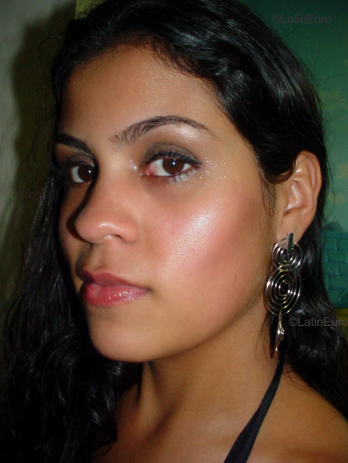 Date this lovely Brazil girl Amanda from RIO DE JANEIRO B4607