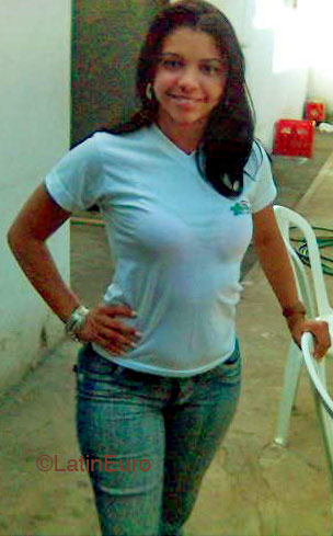 Date this voluptuous Brazil girl Aline from TERESINA B4652