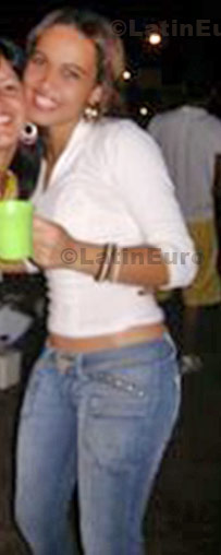 Date this beautiful Brazil girl Plinia from Palmas B470