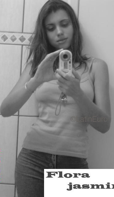 Date this happy Brazil girl Flora from ARACAJU B4705