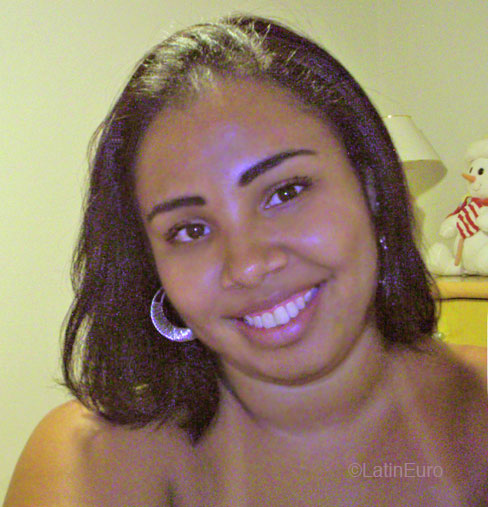 Date this happy Brazil girl Vanessa from RIO DE JANEIRO B4728