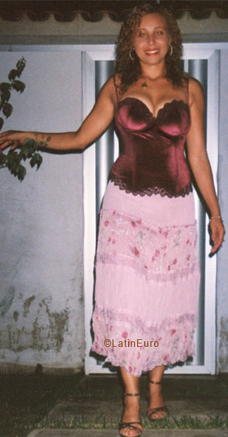 Date this nice looking Brazil girl Sandra from CASTANHAL B5386
