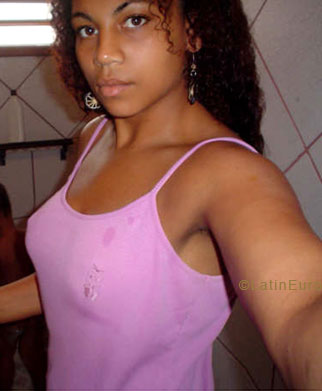 Date this pretty Brazil girl Vivian from SANTA CATARINA B5726