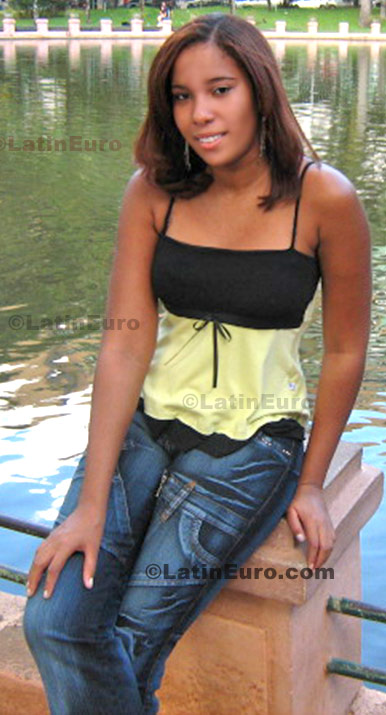 Date this fun Brazil girl Roseane from Belo Horizonte B619