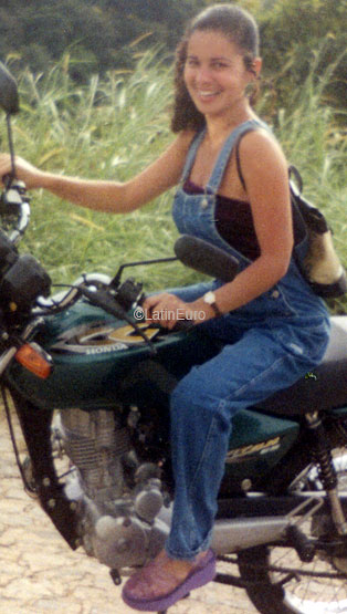 Date this attractive Brazil girl Valeria from TAQUARITINGA DO NORTE B6485