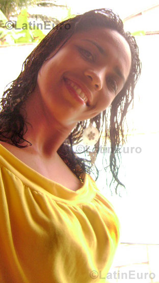 Date this sensual Brazil girl Debora from Santos B680