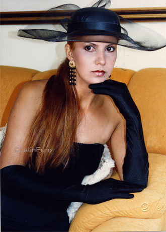 Date this happy Brazil girl Lucia from IPATINGA B6934