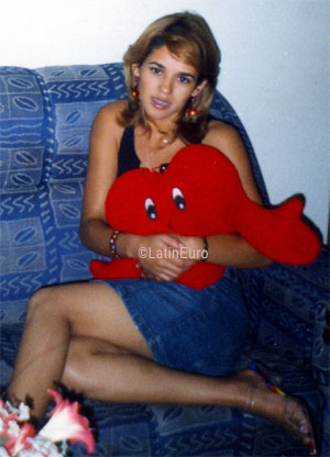 Date this foxy Brazil girl Junia from ARCOS B7027