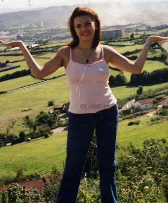 Date this attractive Brazil girl Valquiria from GOIANA B7273