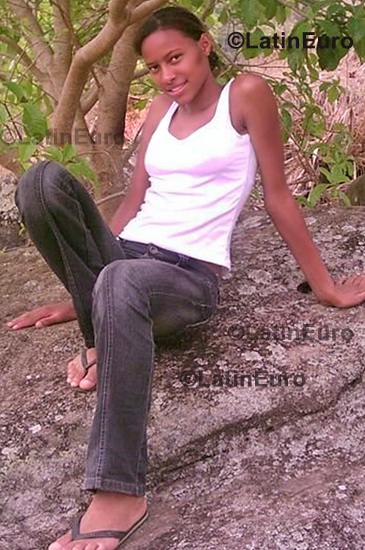 Date this nice looking Brazil girl Larissa from Governador Valadares B730