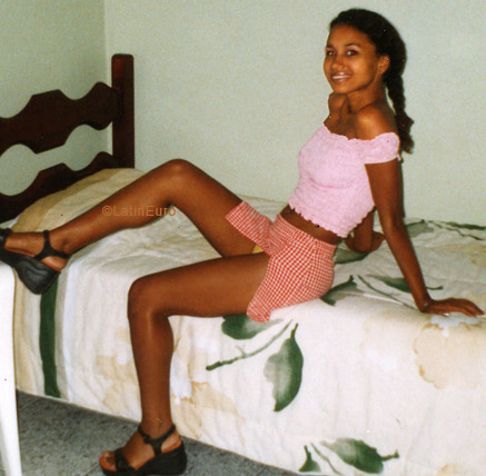 Date this sultry Brazil girl Geni from RIO DE JANEIRO B7542