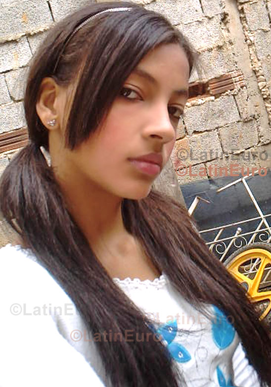 Date this fun Brazil girl Denise- from Sao Paulo B771