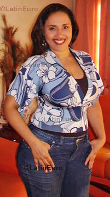 Date this exotic Brazil girl Manuella from Cachoeiro De Itapemirim B782