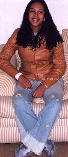 Date this delightful Brazil girl Juliane from BRASILIA B8010