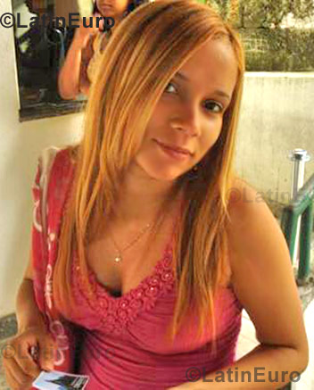 Date this beautiful Brazil girl Aline from Nova Iguacu B804