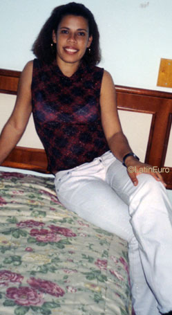 Date this young Brazil girl Denise from RIO DE JANEIRO B8406