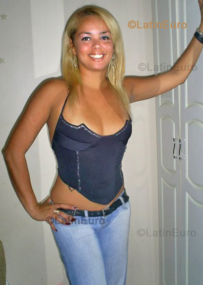 Date this attractive Brazil girl Lyana from Rio de Janeiro B909